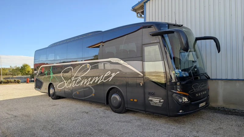 SETRA S 515 HD (Schwarz) – Komfortabel und stilvoll reisen / Bild 1