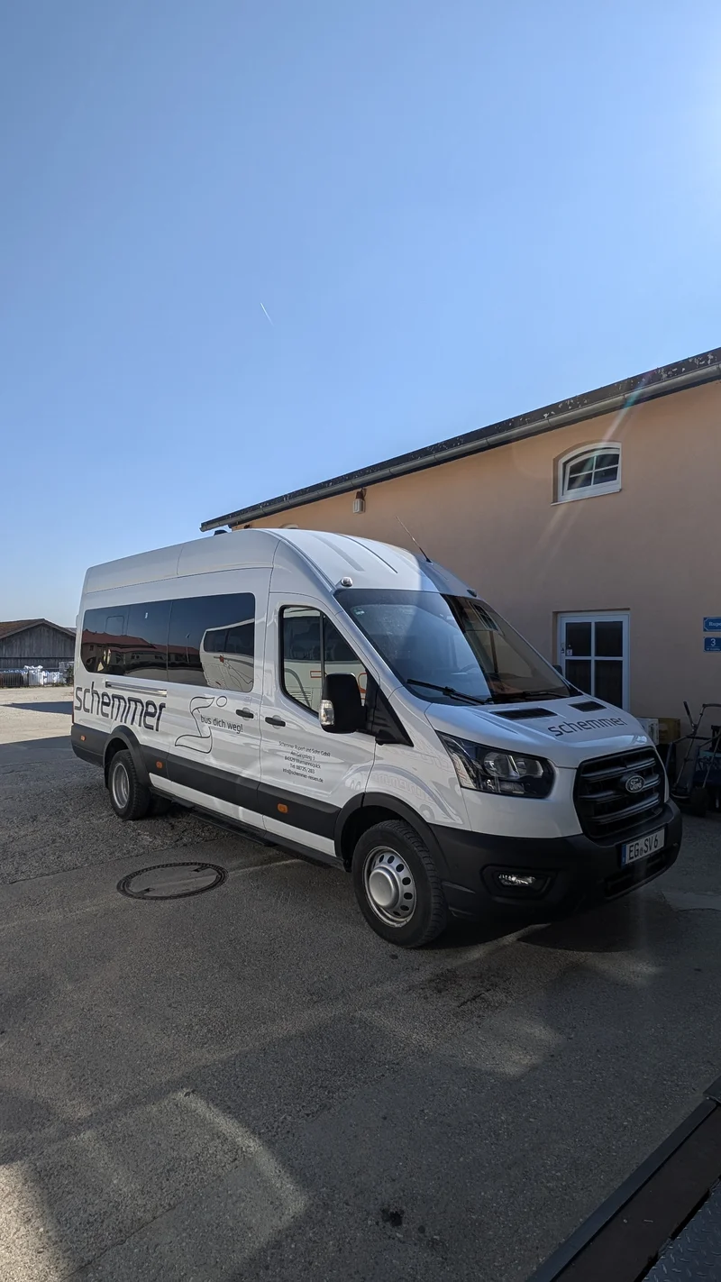 Ford Transit – Kompakt, flexibel und komfortabel reisen / Bild 1